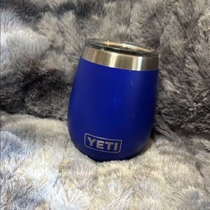 Yeti wine tumbler - Ultramarine Violet